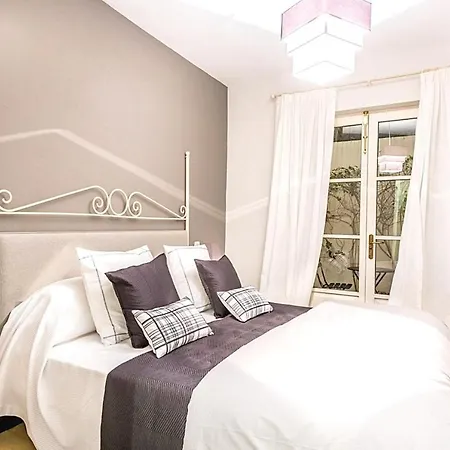 With 6 Bedrooms In Marbella, With Wonderful Sea View, Private Pool, Fur... Lägenhet *