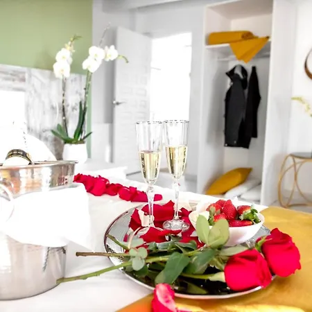 With 6 Bedrooms In Marbella, With Wonderful Sea View, Private Pool, Fur... Lägenhet