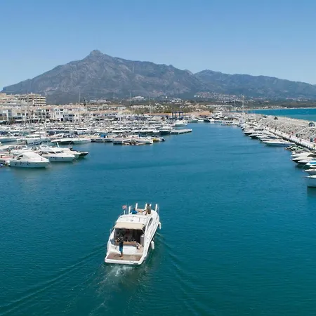 With 6 Bedrooms In Marbella, With Wonderful Sea View, Private Pool, Fur... Lägenhet